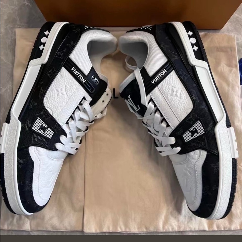 Louis Vuitton Black & White Men's Low-Top Sneakers